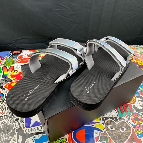 Trillium Iridescent Adjustable Sandals Var. Sizes - Picture 3 of 10